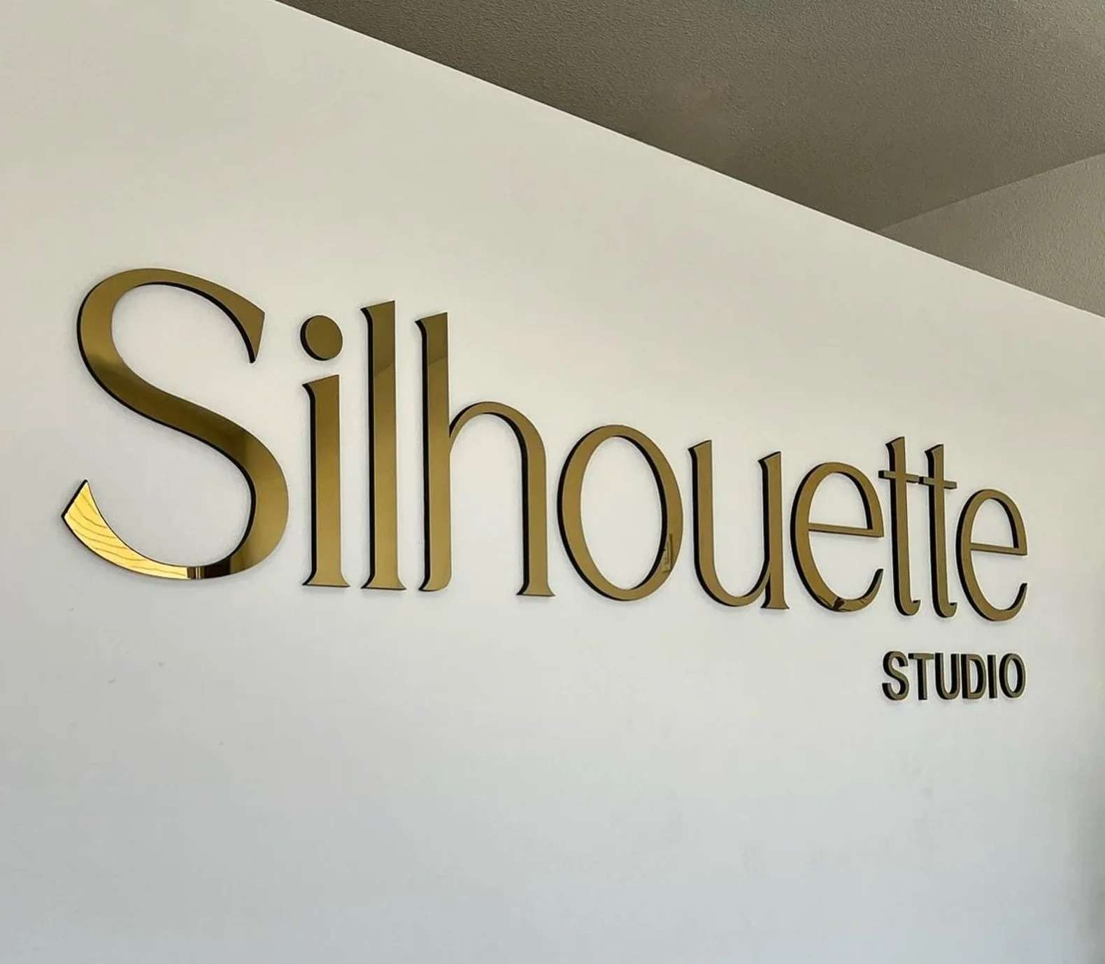 Enseigne lumineuse pour salles de sport 8 logo silhouette salle de sport