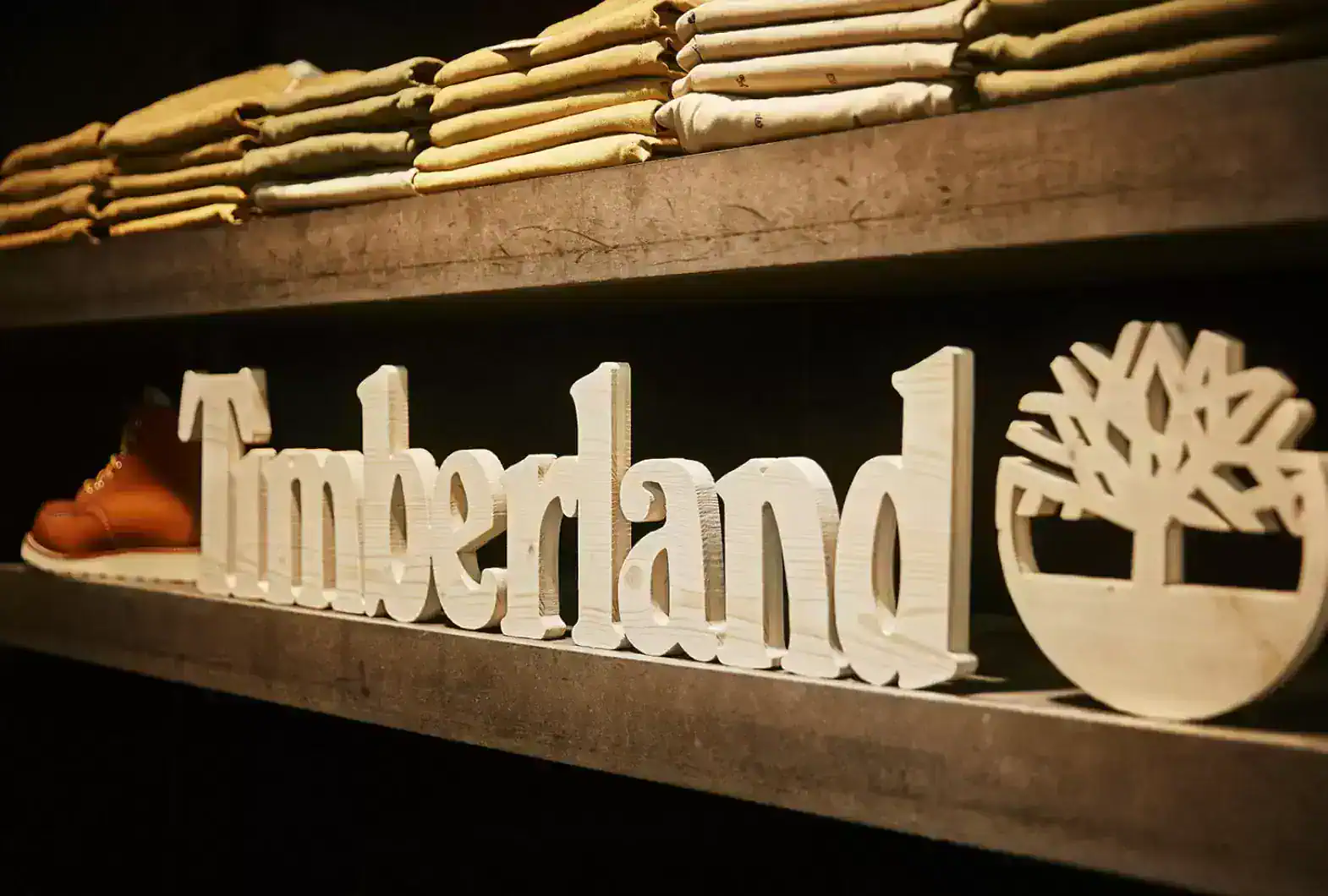 Lettre et logo en bois sur mesure timberland