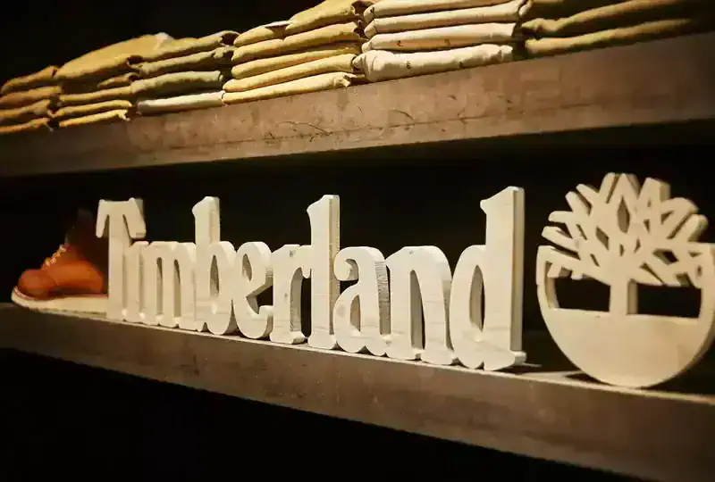 Lettre et logo en bois sur mesure timberland